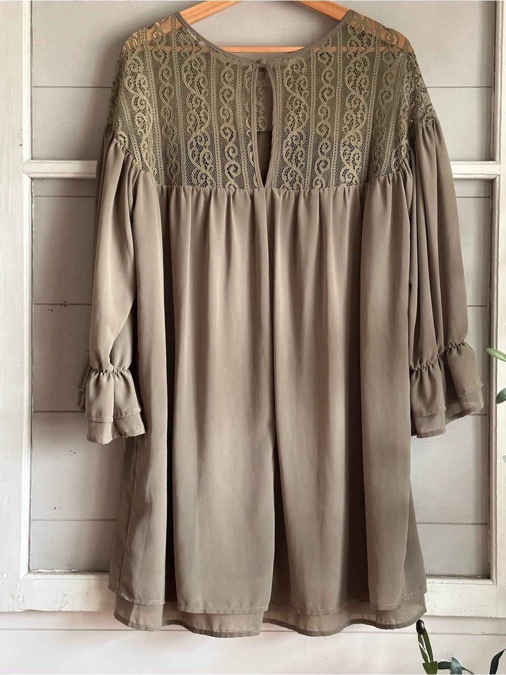 Entro Lace-Trim Long-Sleeved Dress in Sage - Picture 4 of 9